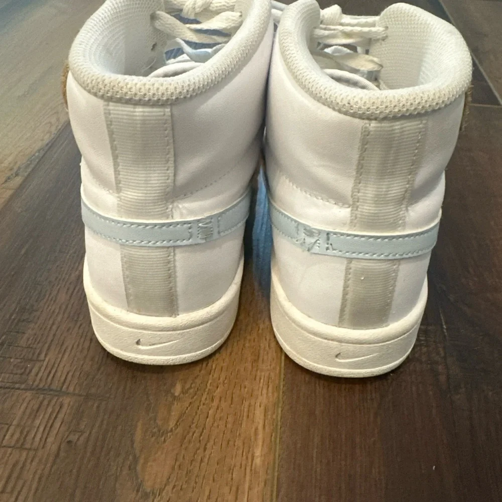 Nike Court Royale 2 Mid 'White Blue Tint' CT1725-106 2023 Women's US 8.5‎